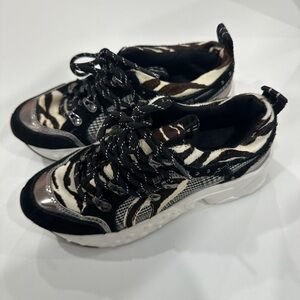 DKNY Avi Sneakers